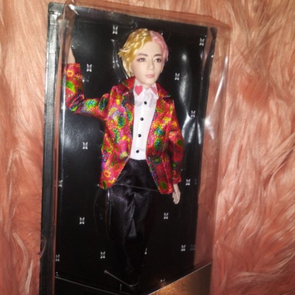 Official BTS V Doll - Picture 2 of 12